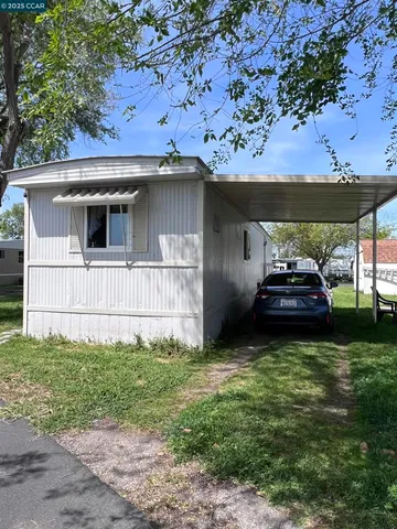 a view of a back yard of the house