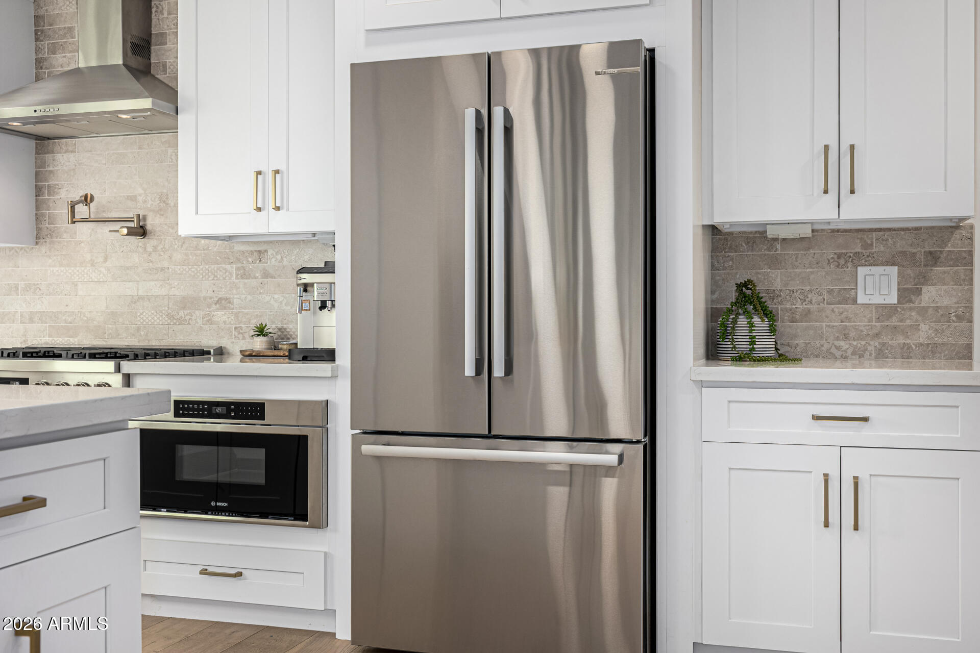 7770 East Camelback Road, Unit 11 Scottsdale, AZ 85251 - Photo 20 of 60 a kitchen with appliances and cabinets