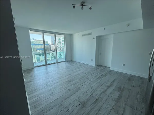 $4,200 | 950 Brickell Bay Drive, Unit 2007, Miami, FL 33131
