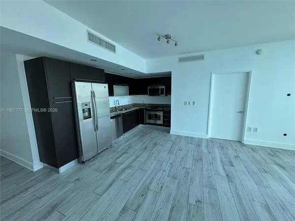 $4,200 | 950 Brickell Bay Drive, Unit 2007, Miami, FL 33131