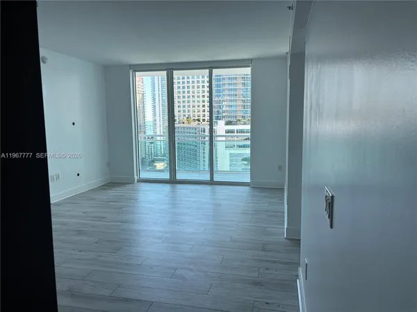$4,200 | 950 Brickell Bay Drive, Unit 2007, Miami, FL 33131