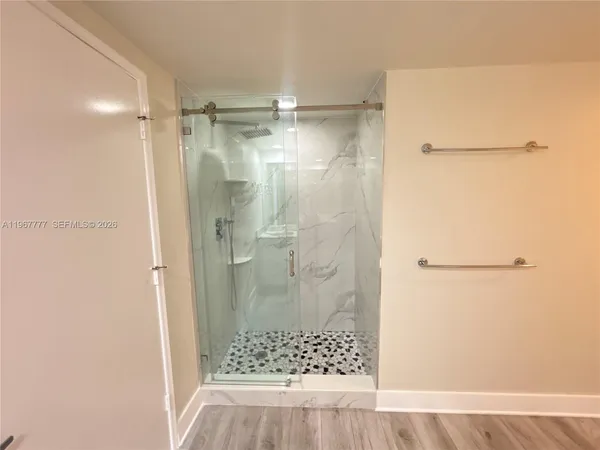 $4,200 | 950 Brickell Bay Drive, Unit 2007, Miami, FL 33131