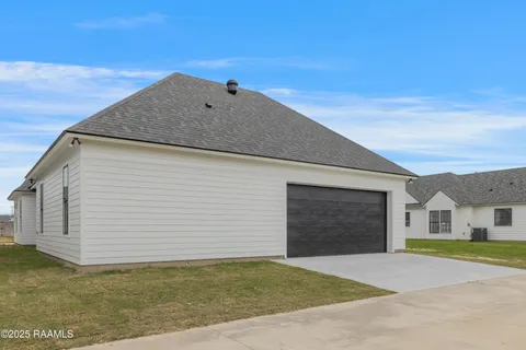 $384,900 | 109 Shadow Bnd Drive, Broussard, LA 70518