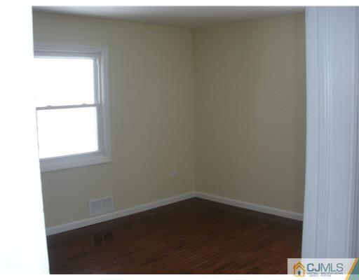 15 Roger Road Edison, NJ 08817 - Photo 6 of 12