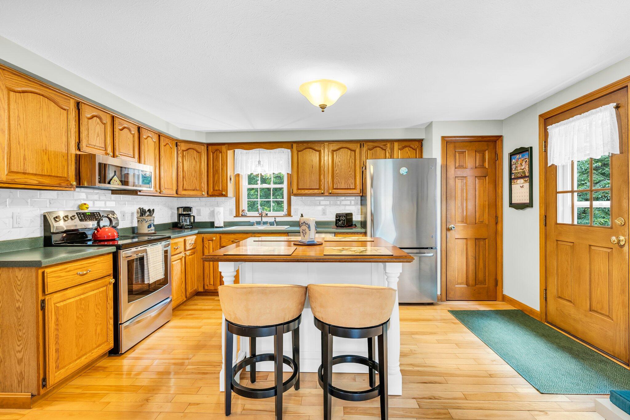 21 Old Post Road Sanford, ME 04073 - Photo 4 of 38 10-web-or-mls-DSC01886
