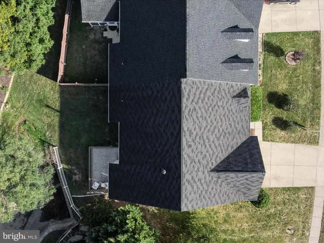 an aerial view of a house having yard