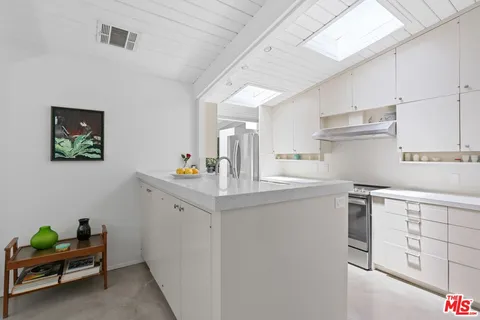 $3,698,000 | 810 Bramble Way, Los Angeles, CA 90049