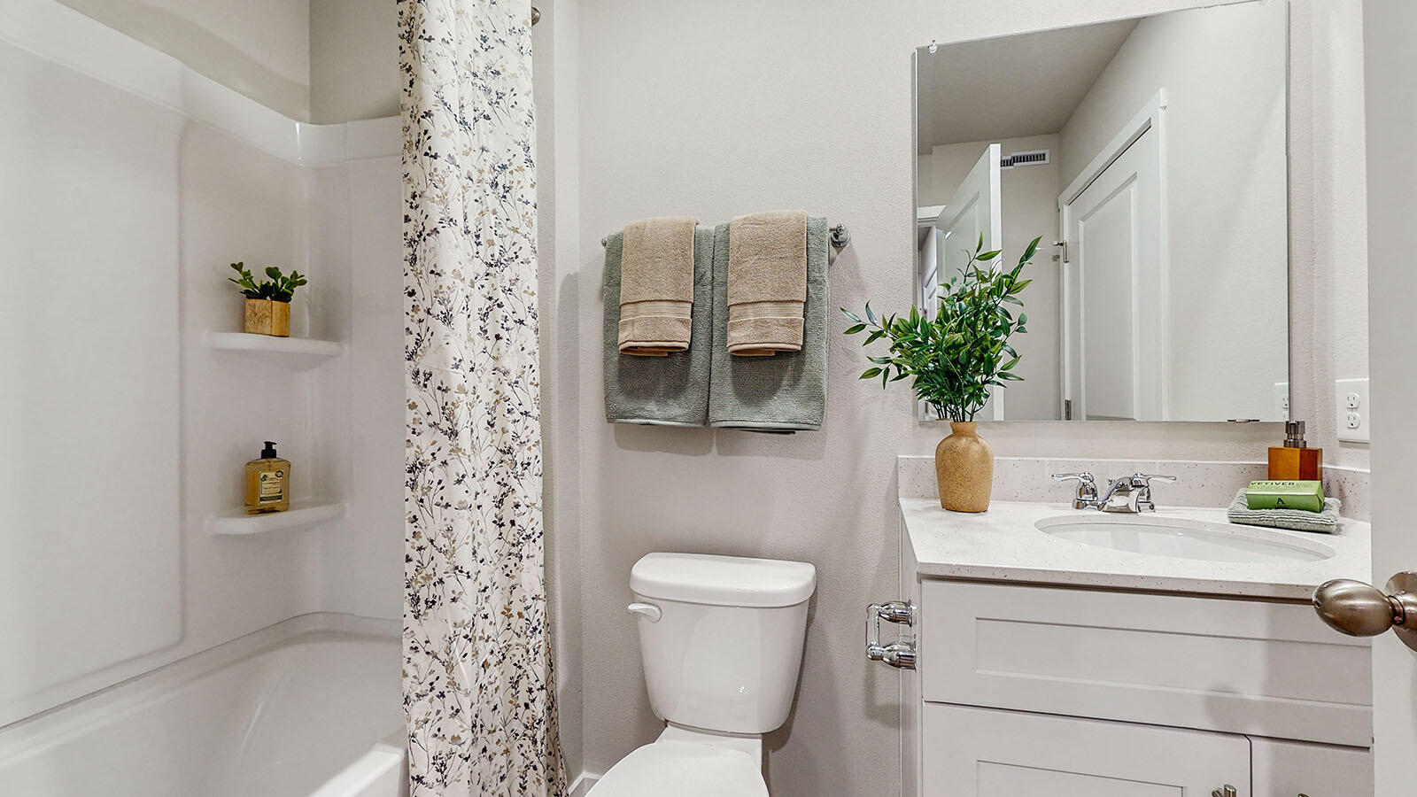 600 West 39th Place Hobart, IN 46342 - Photo 13 of 17 a bathroom with a sink toilet and shower