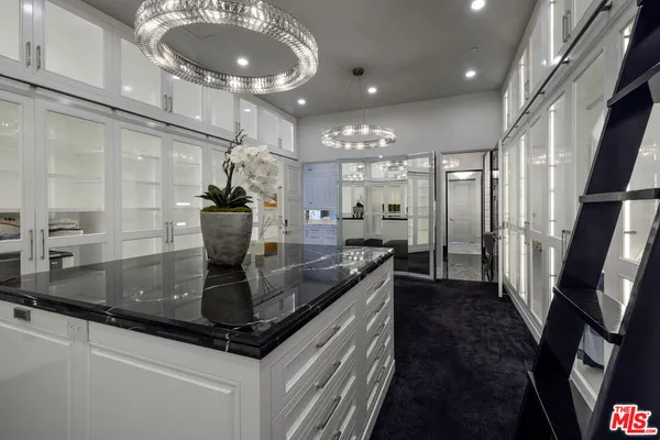 a view of a counter top space