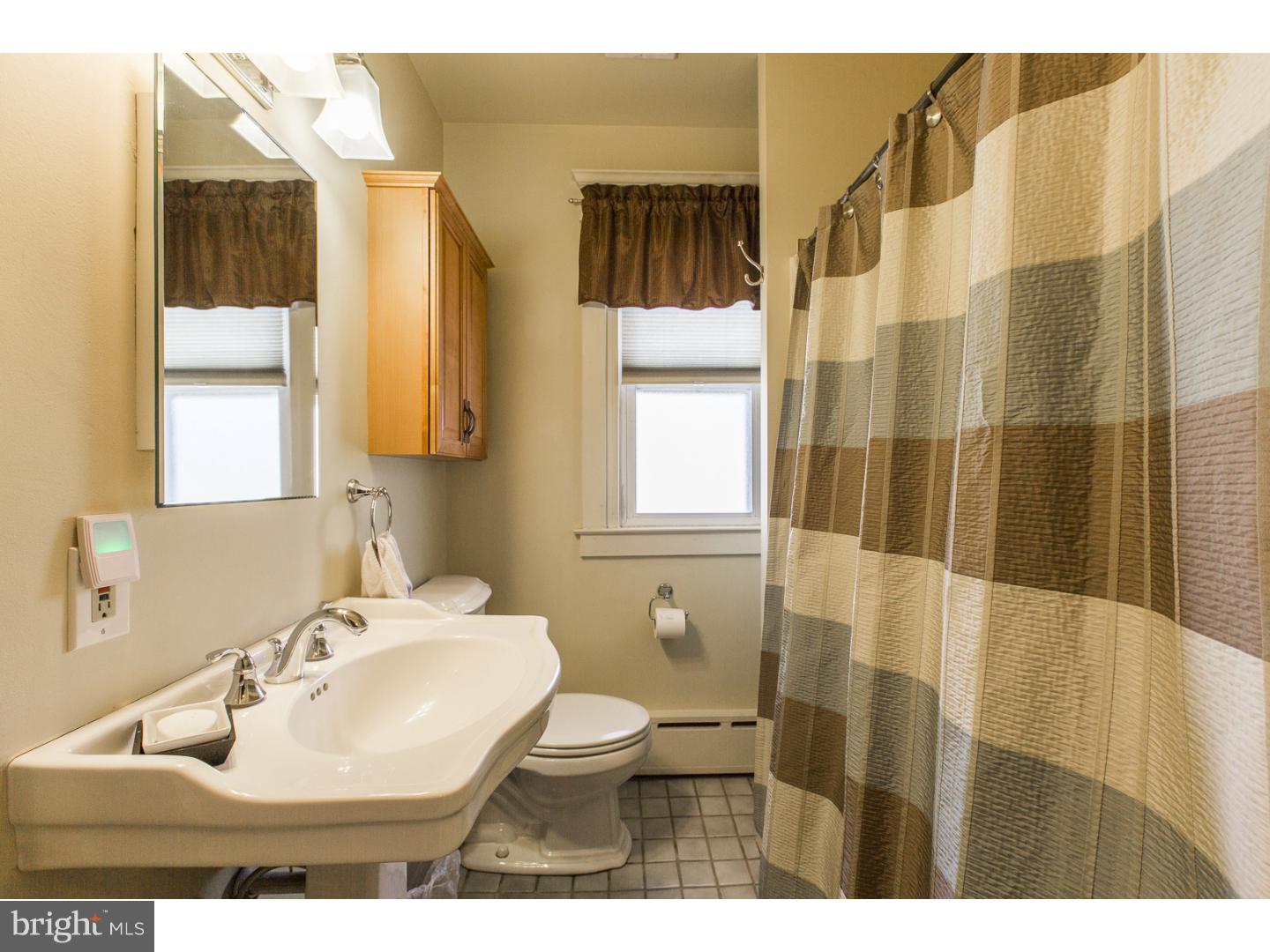 33 Congress Avenue Springfield, PA 19064 - Photo 20 of 25 Bathroom