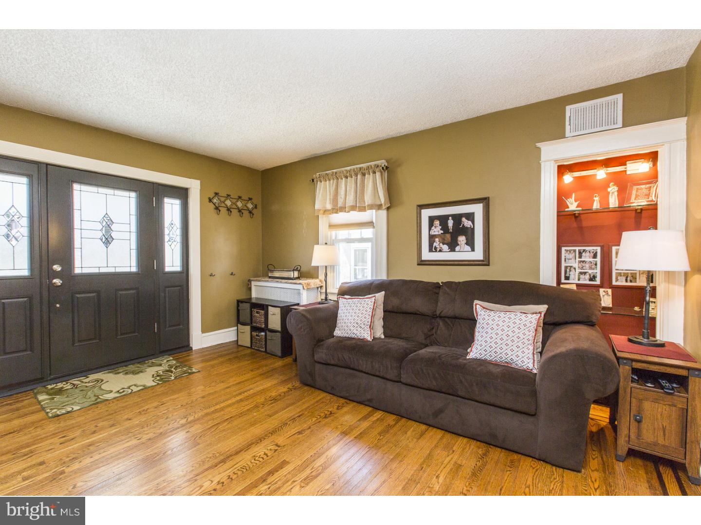 33 Congress Avenue Springfield, PA 19064 - Photo 6 of 25 Family Room