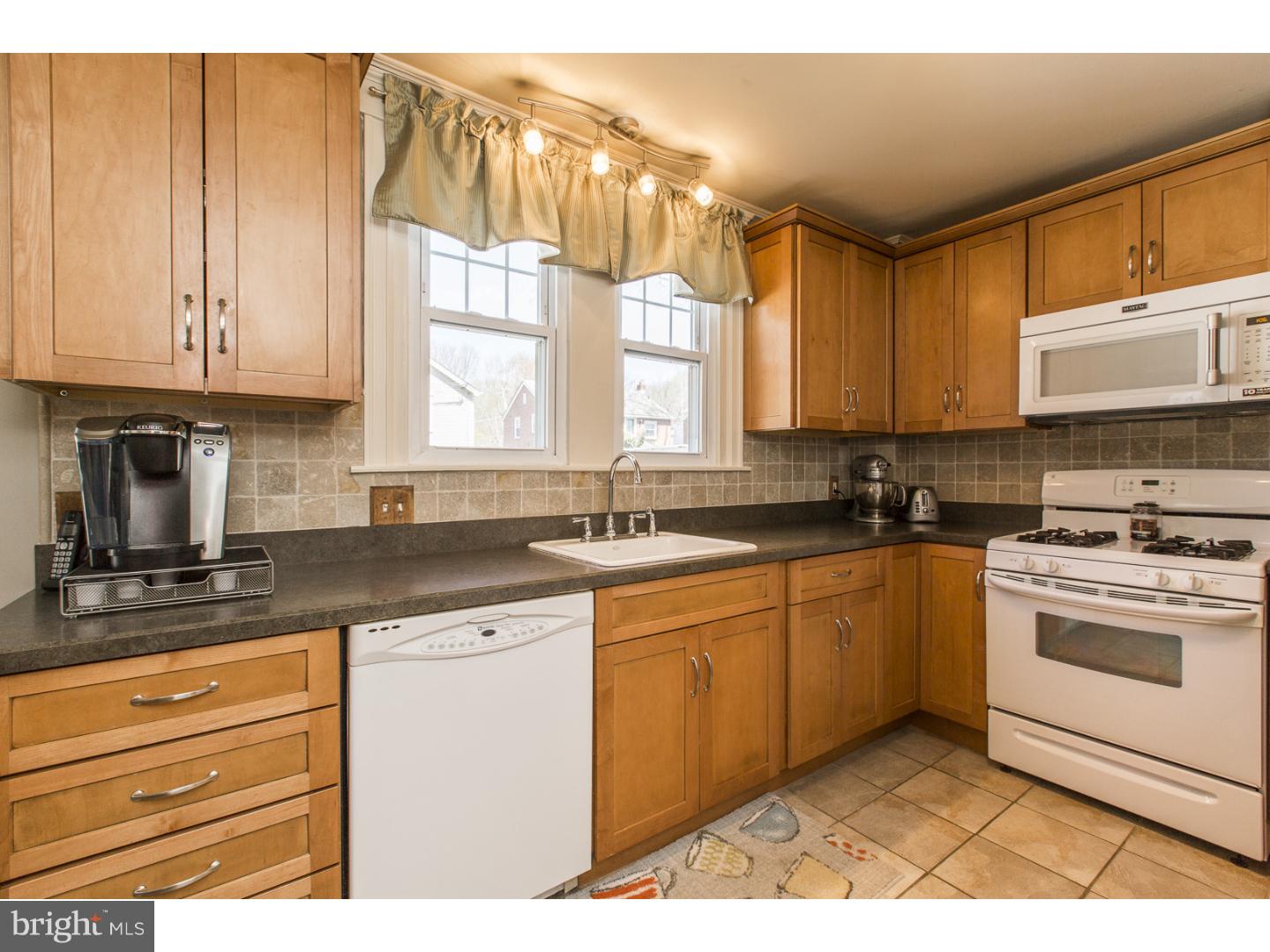 33 Congress Avenue Springfield, PA 19064 - Photo 9 of 25 Kitchen