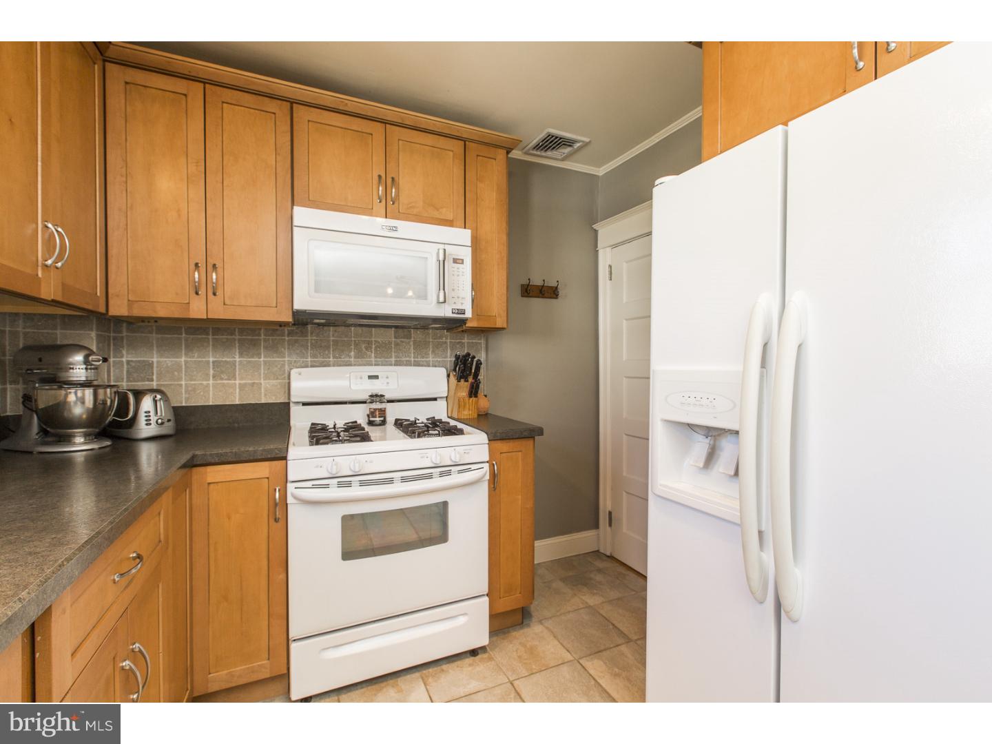 33 Congress Avenue Springfield, PA 19064 - Photo 10 of 25 Kitchen