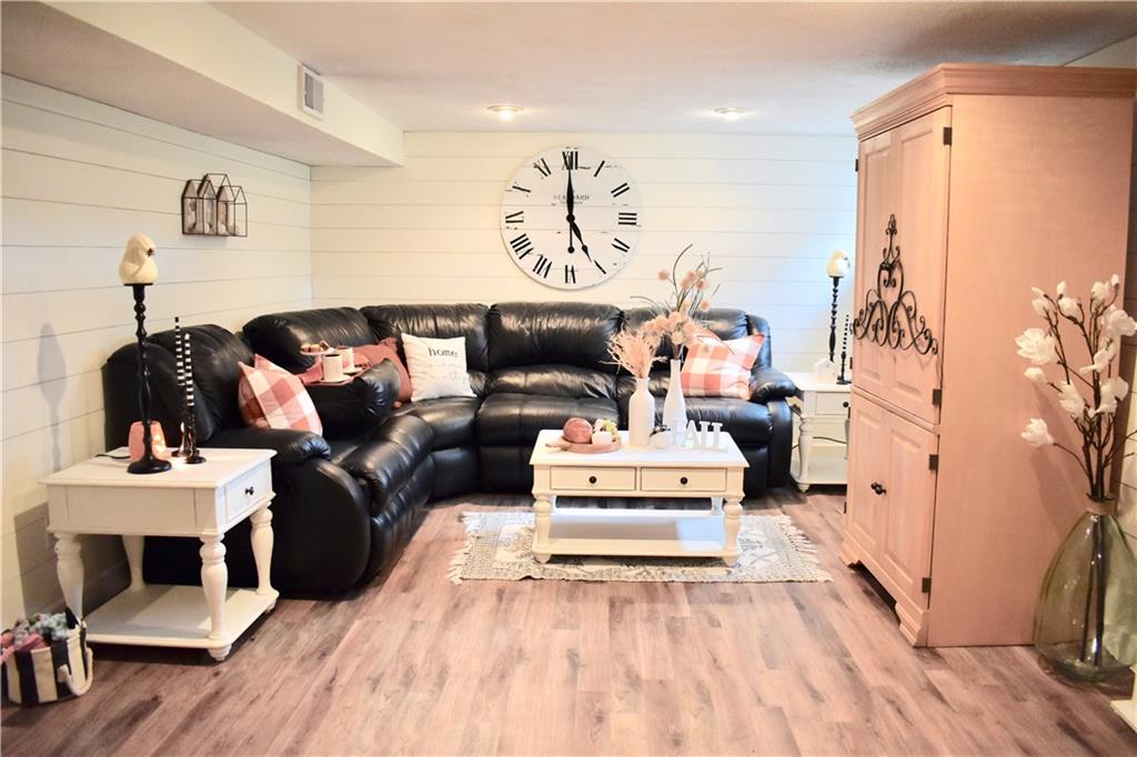 4820 Girard Road Pittsburgh, PA 15227 - Photo 21 of 25 Gallery Image 21