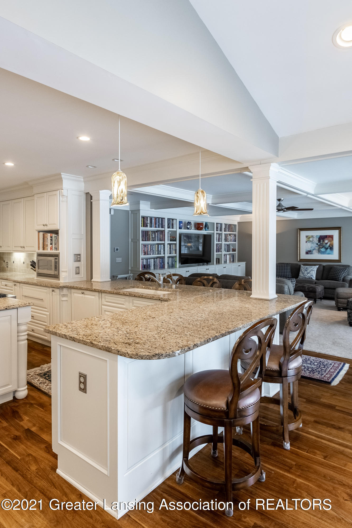 627 North Harrison Road East Lansing, MI 48823 - Photo 29 of 94 Breakfast bar seating for 6