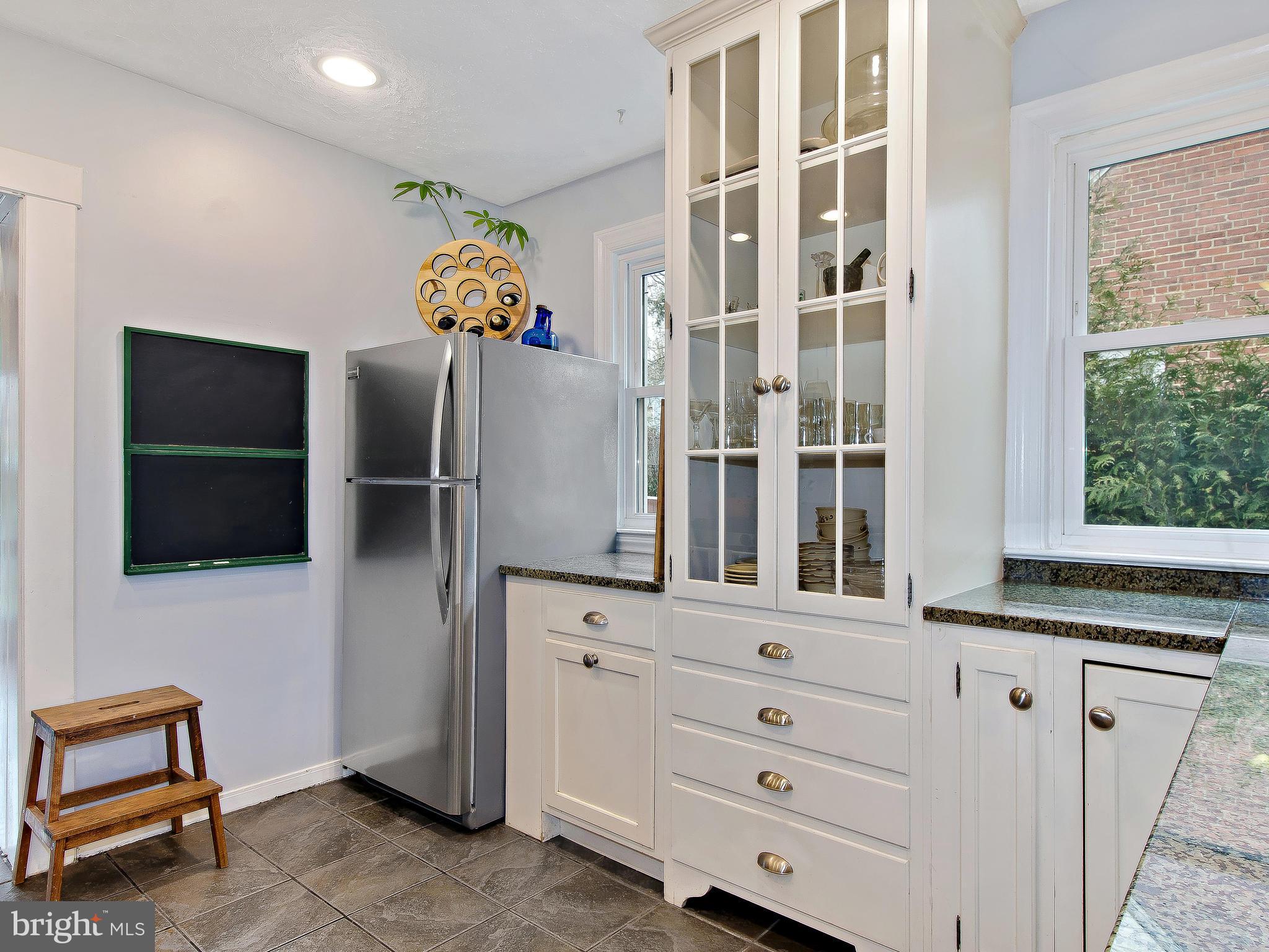 10202 Colesville Road Silver Spring, MD 20901 - Photo 16 of 30 Windows let the sun shine in!