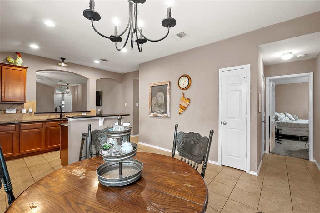 6725 Cold Water Drive Waco, TX 76712 - Photo 7 of 19 a living room with furniture