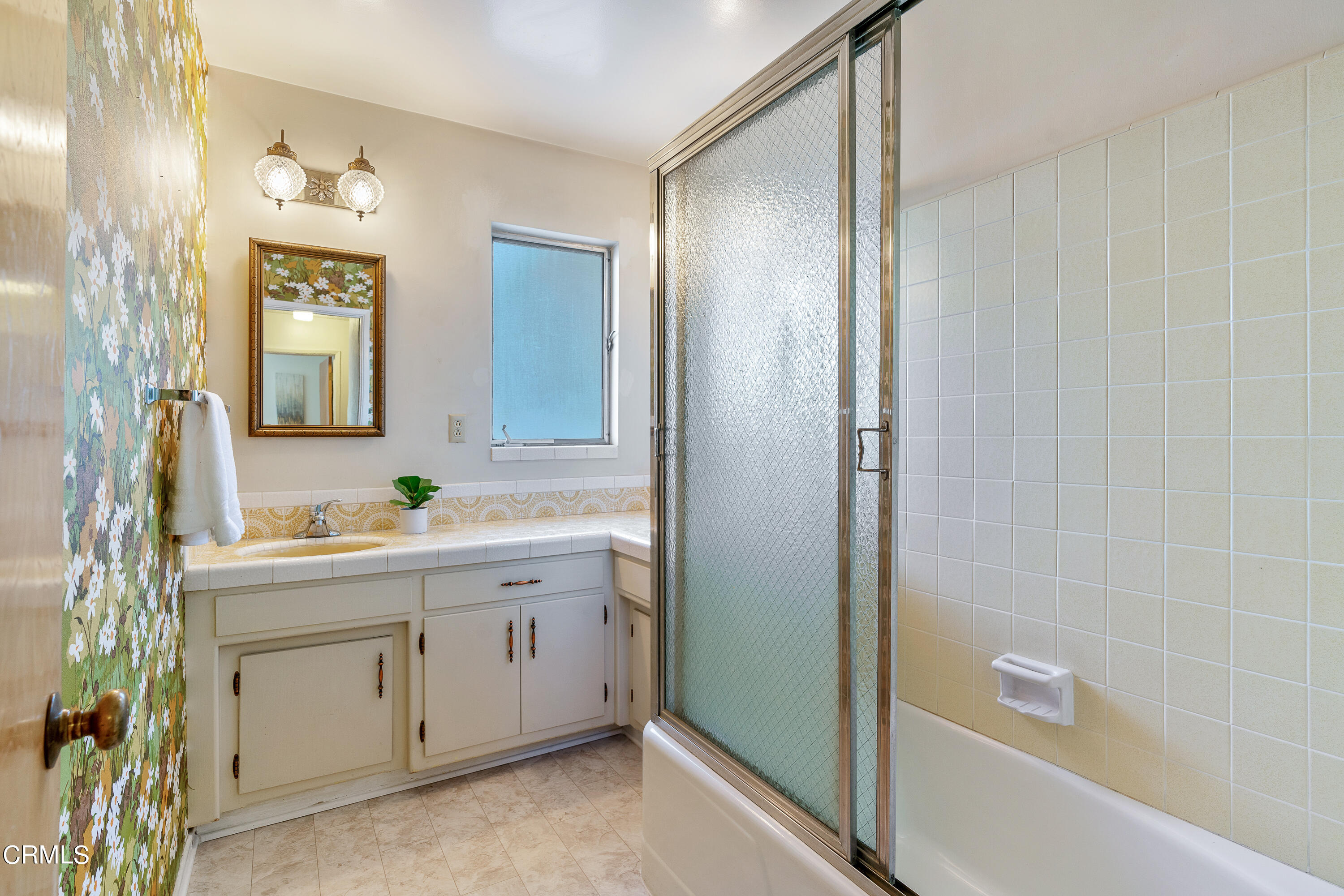 646 Spring Point Drive Bradbury, CA 91008 - Photo 20 of 26 a spacious bathroom with a bathtub sink and mirror