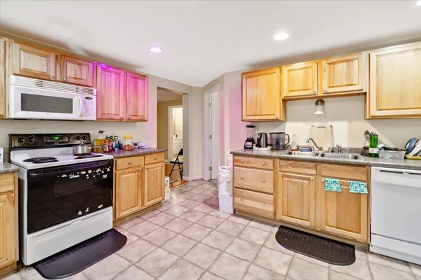 $349,900 | 8 South Elm Street, St. Albans, VT 05478