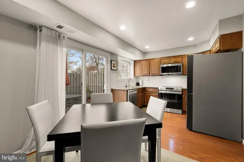 $585,000 | 2433 South Walter Reed Drive, Unit 181, Arlington, VA 22206