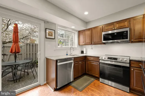 $585,000 | 2433 South Walter Reed Drive, Unit 181, Arlington, VA 22206