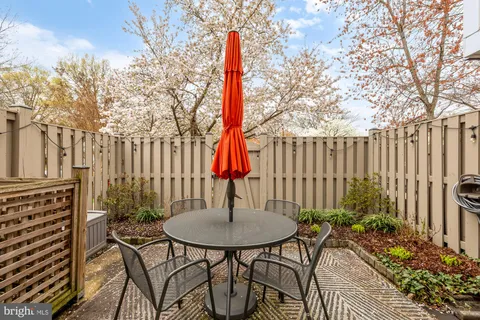 $585,000 | 2433 South Walter Reed Drive, Unit 181, Arlington, VA 22206