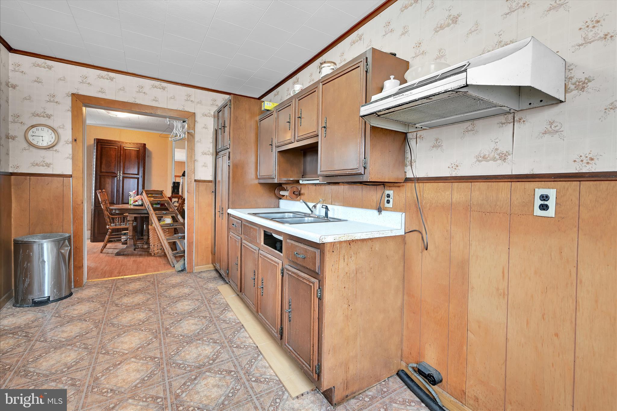 1501 Centre Street Ashland, PA 17921 - Photo 12 of 29 a utility room with stainless steel appliances a refrigerator and a stove