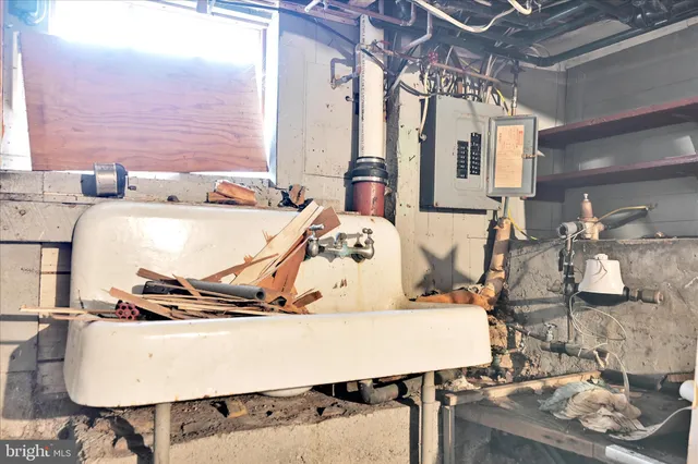 a view of a house with swimming pool