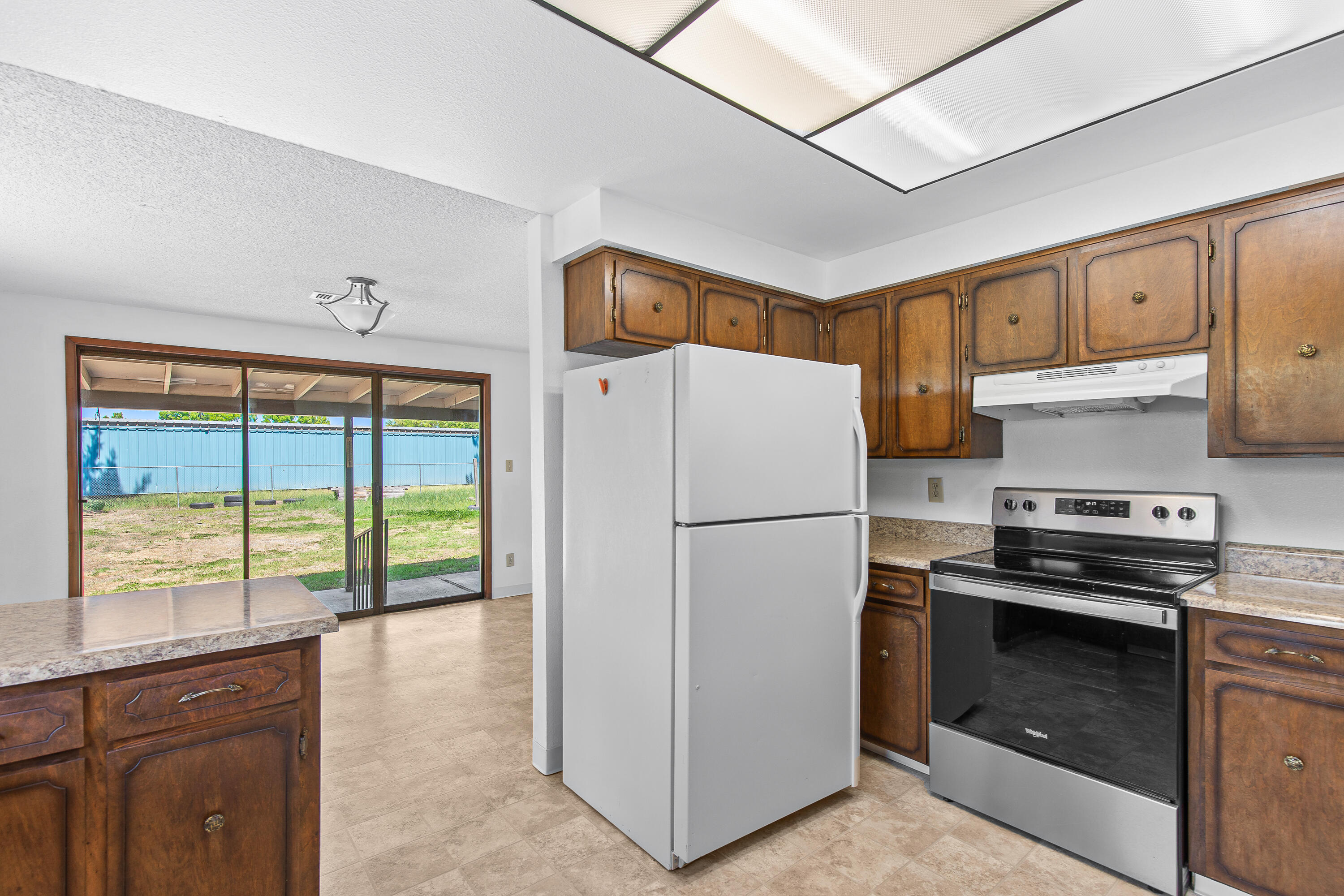 2139 Delta Waters Road Medford, OR 97504 - Photo 12 of 34 9R9A4794