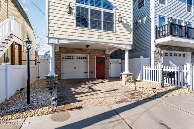 $899,999 | 14 Sea Drift Avenue, Highlands, NJ 07732