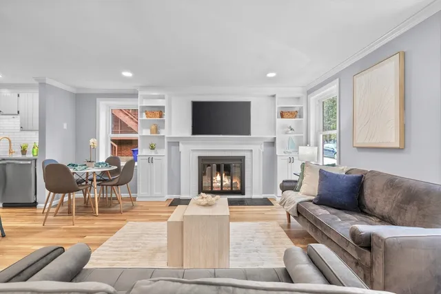 $840,000 | 17 Henley Street, Unit B, Boston, MA 02129