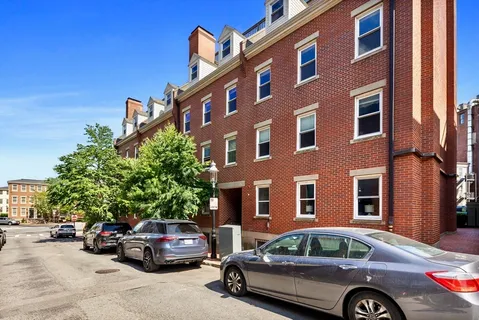 $899,000 | 17 Henley Street, Unit B, Boston, MA 02129