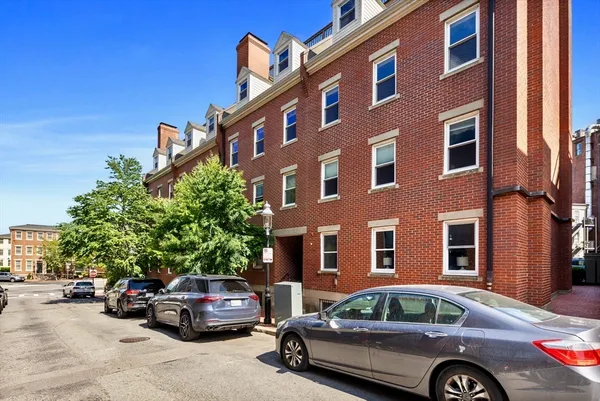 $840,000 | 17 Henley Street, Unit B, Boston, MA 02129