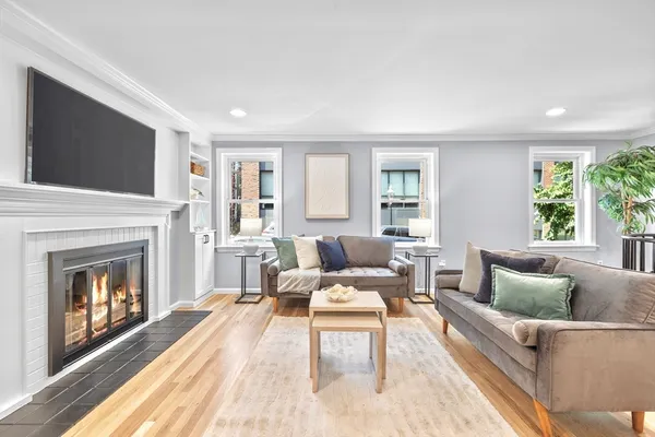 $840,000 | 17 Henley Street, Unit B, Boston, MA 02129