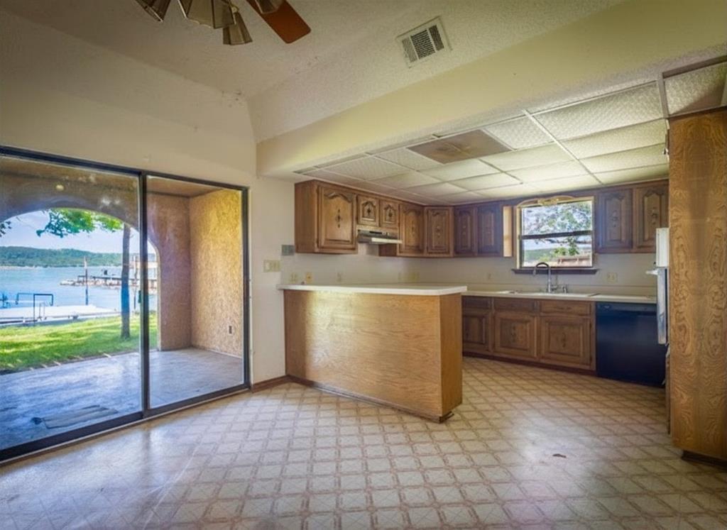 4447 Chapel Road Graham, TX 76450 - Photo 8 of 22 Patio doors also to the Lakeside