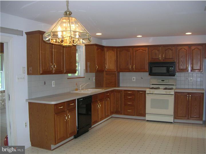 179 Bordentown Georgetown Road Chesterfield, NJ 08515 - Photo 4 of 25 Kitchen