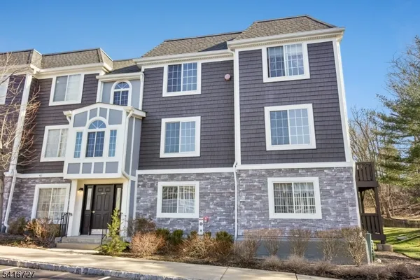 $525,000 | 71 Village Drive, New Vernon, NJ 07976