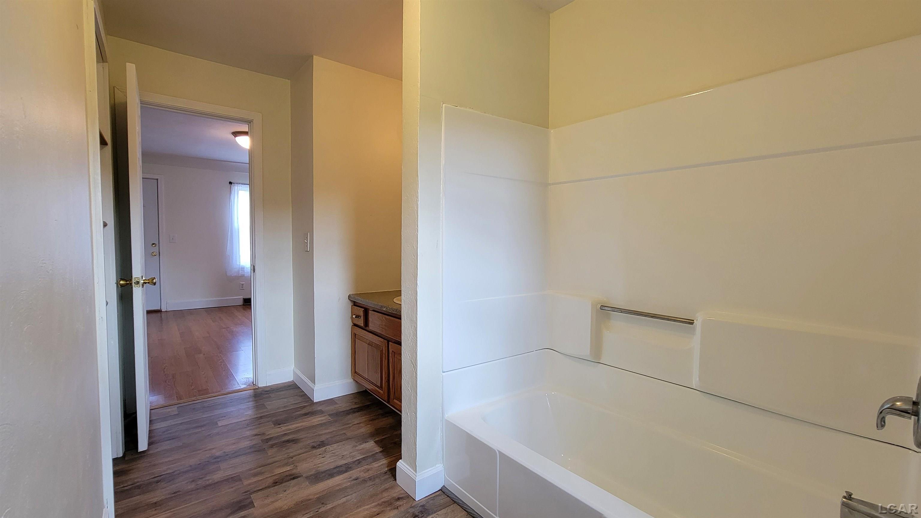 1205 West Carleton Road Adrian, MI 49221 - Photo 9 of 17 50095304-8.JPG
