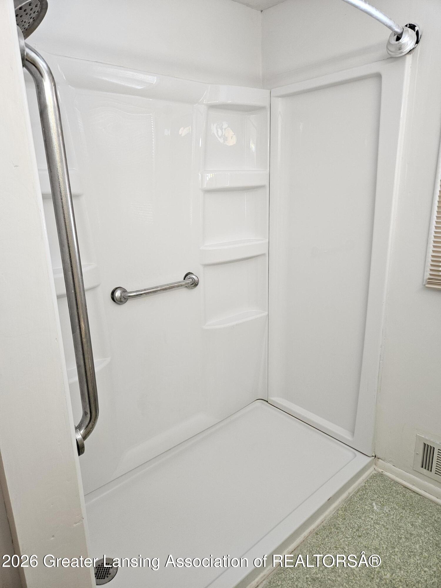 2800 Tecumseh River Road Lansing, MI 48906 - Photo 14 of 27 2nd flr bath 2