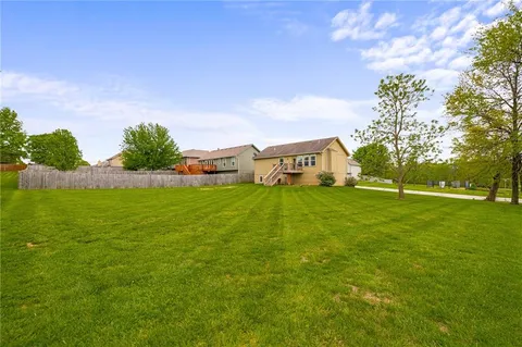 $300,000 | 101 Bridgeport Drive, Smithville, MO 64089