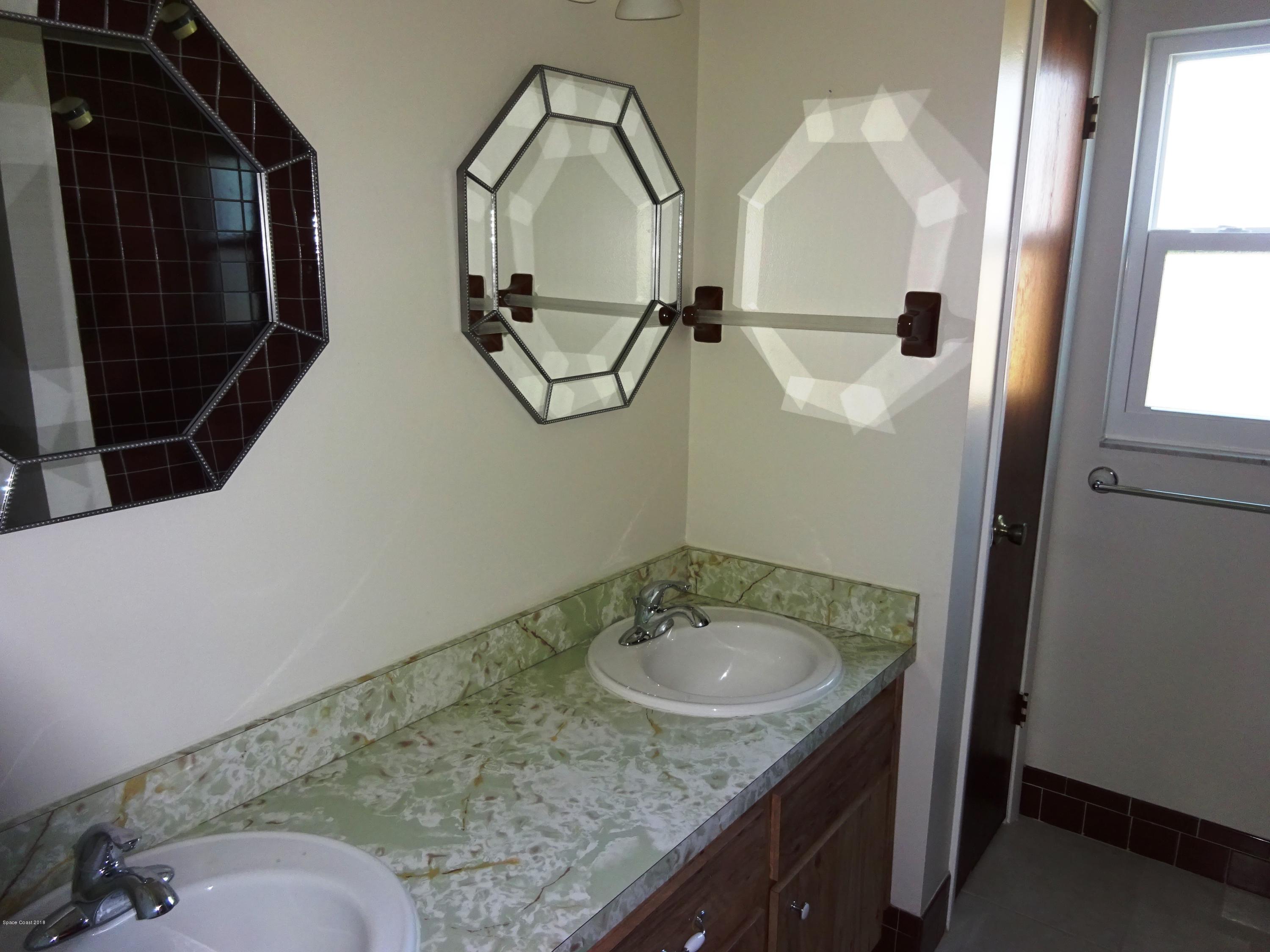 2020 Tallridge Road Melbourne, FL 32935 - Photo 20 of 31 Guest Bath