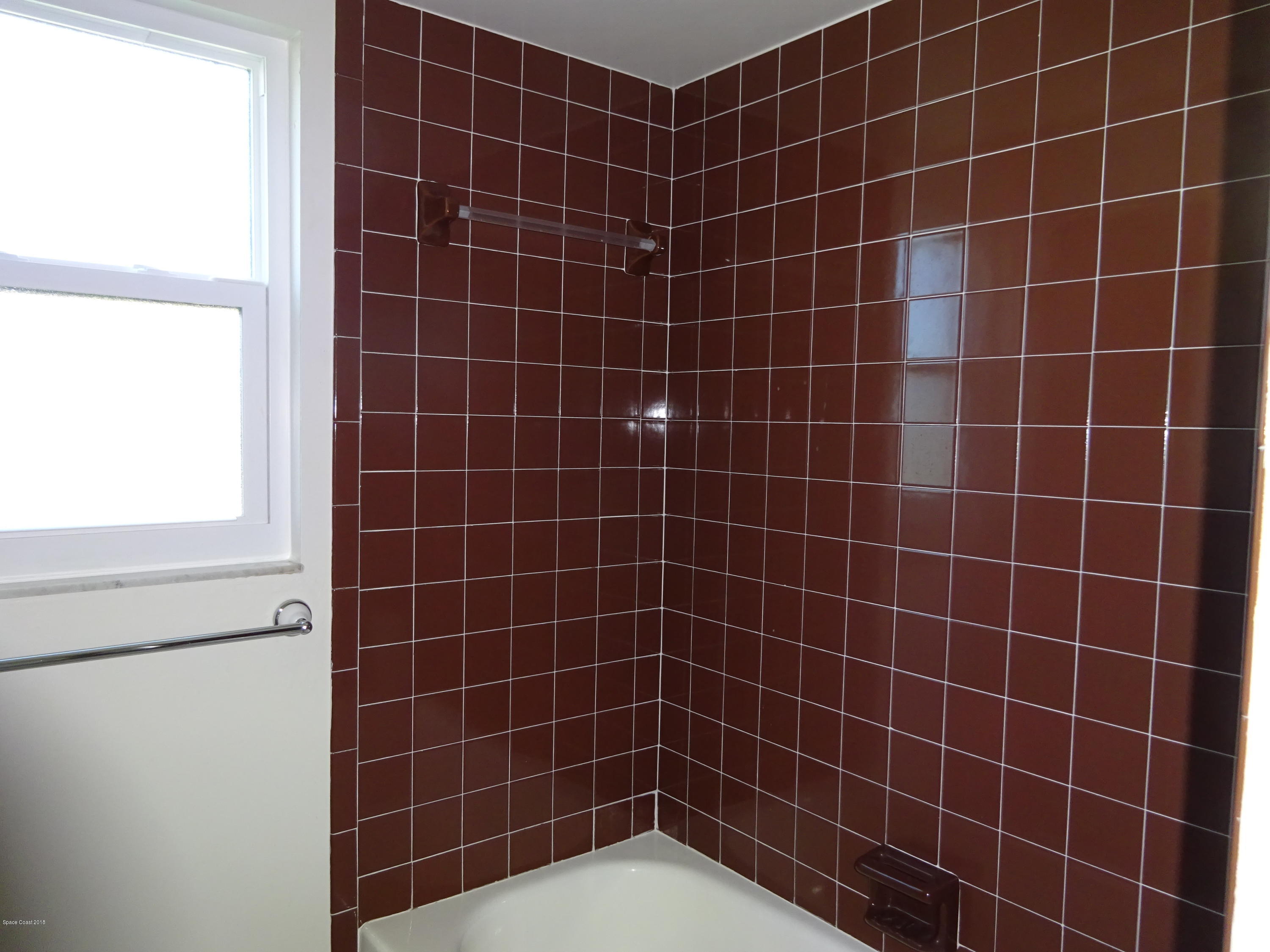 2020 Tallridge Road Melbourne, FL 32935 - Photo 21 of 31 Shower & Tub