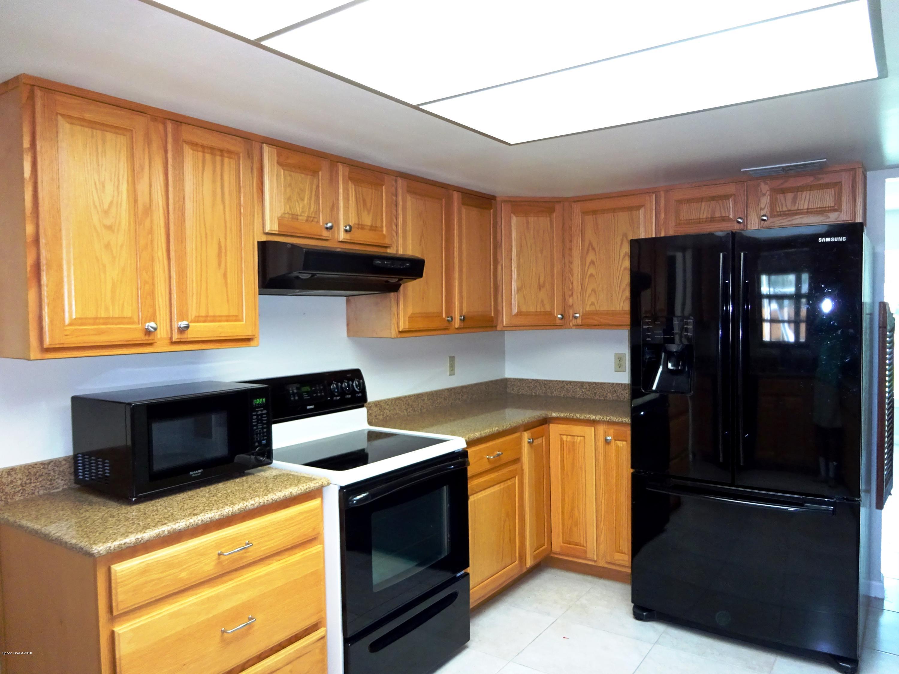 2020 Tallridge Road Melbourne, FL 32935 - Photo 7 of 31 Custom Cabinets - Pull Out Drawers