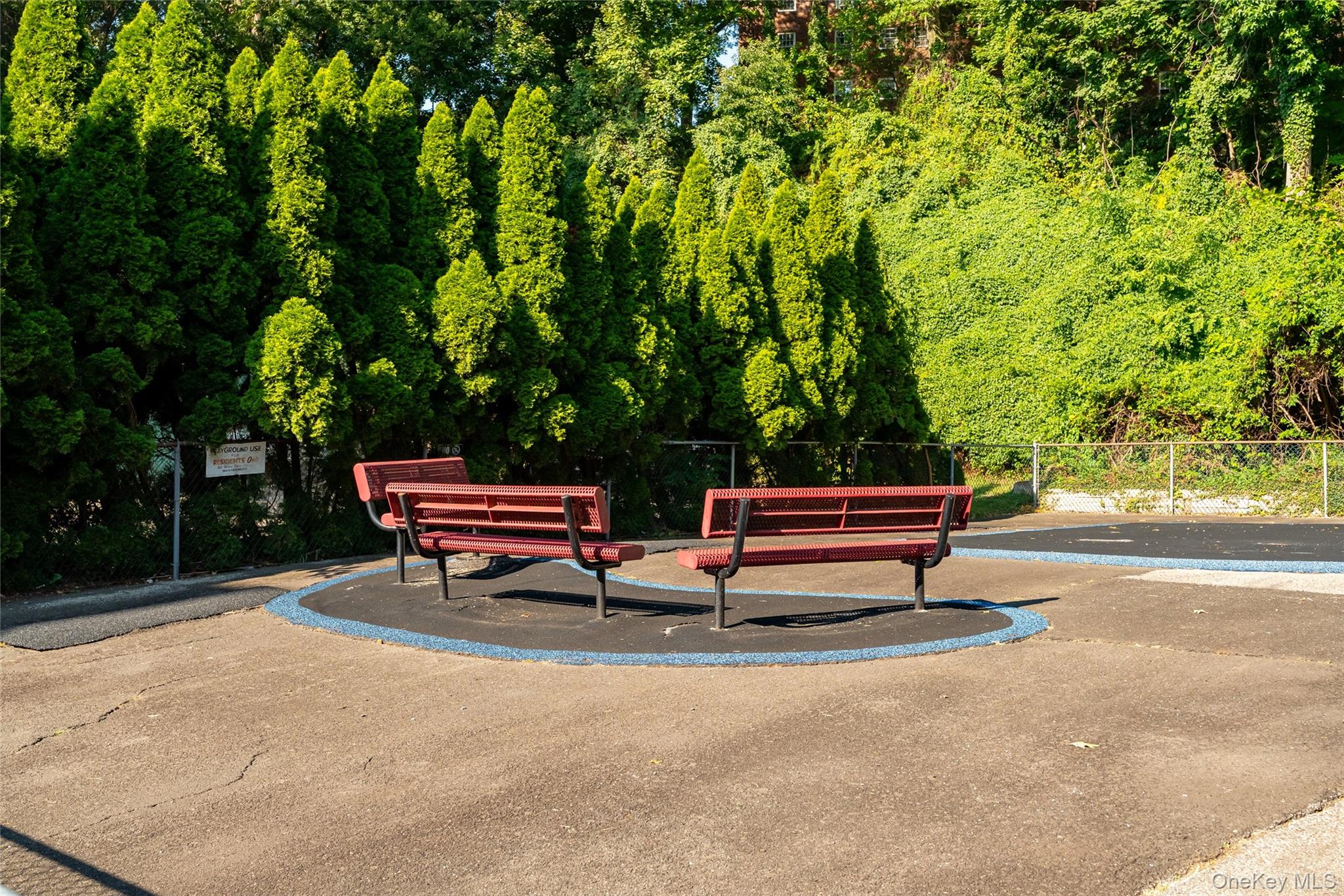 821 Bronx River Road, Unit 5J Bronxville, NY 10708 - Photo 29 of 30 a backyard of a house with trees and outdoor seating