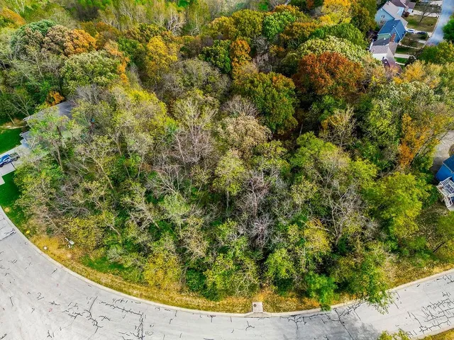 $110,000 | 5565 Northwest Raintree Drive, Parkville, MO 64152