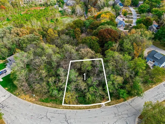 $110,000 | 5565 Northwest Raintree Drive, Parkville, MO 64152