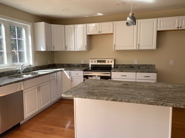 88 King Philip Road Worcester, MA 01606 - Photo 4 of 30