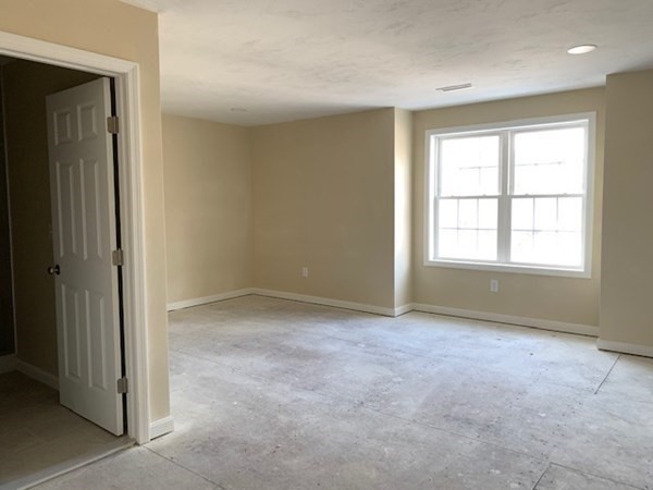 88 King Philip Road Worcester, MA 01606 - Photo 8 of 30