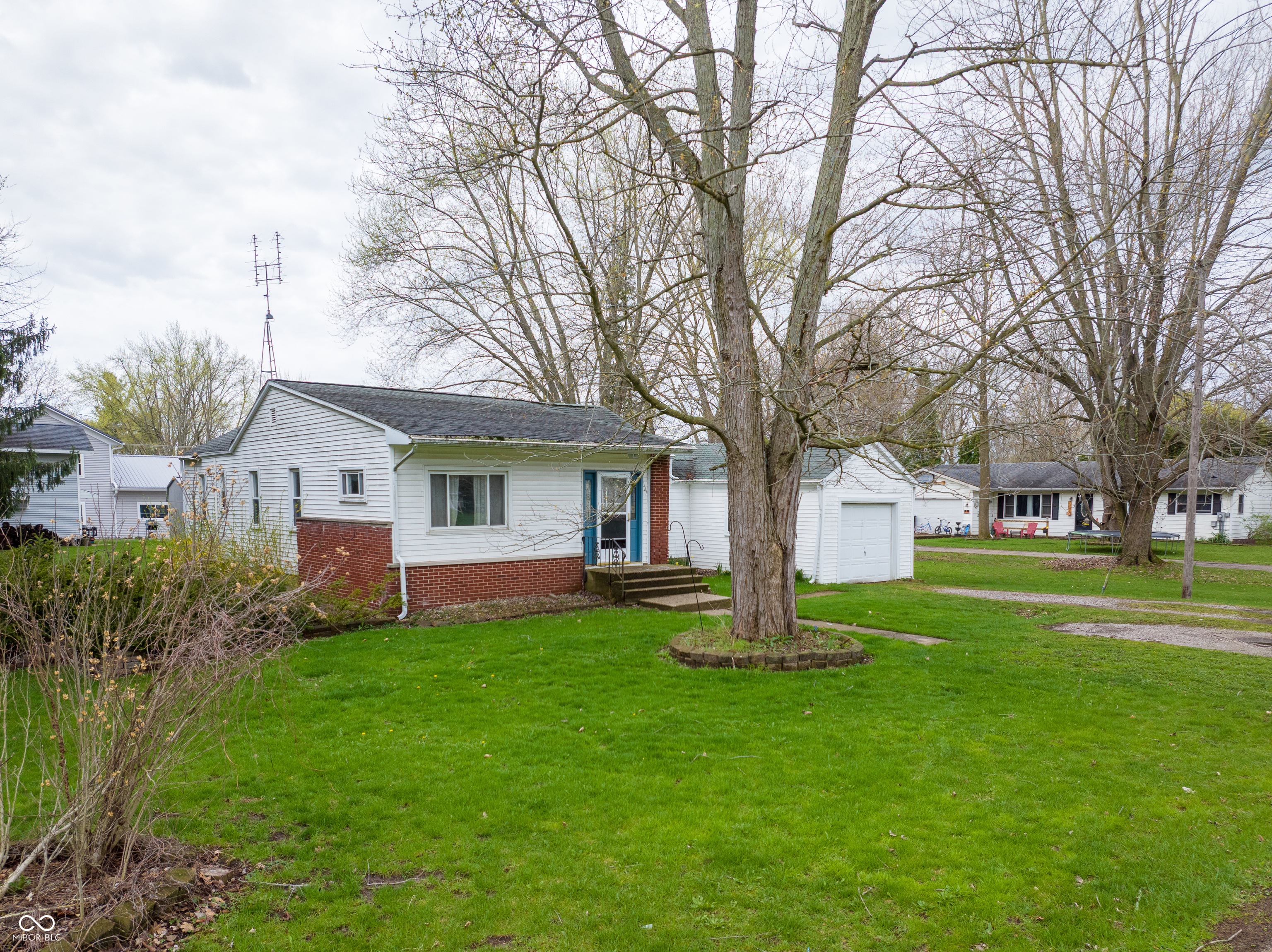 607 North Street Fremont, IN 46737 - Photo 3 of 31