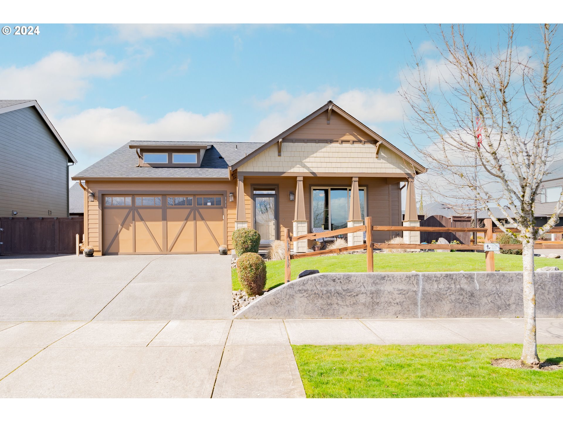 331 North 35th Avenue Ridgefield, WA 98642 - Photo 3 of 39 a view of a house with swimming pool and a yard